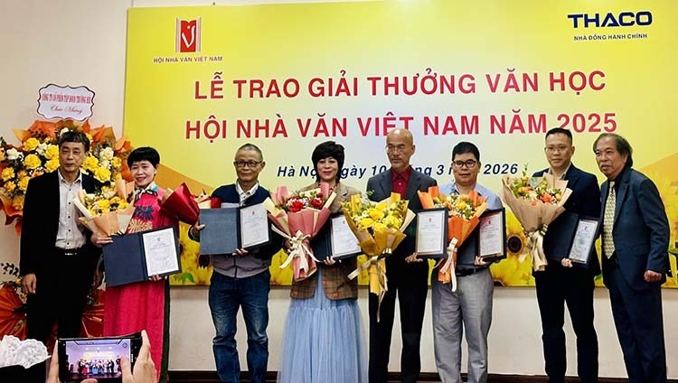 Các nhà thơ nữ là những người trung thực nhất với nỗi buồn của mình - ảnh 2
