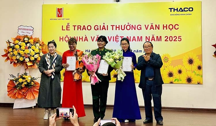 Các nhà thơ nữ là những người trung thực nhất với nỗi buồn của mình - ảnh 3