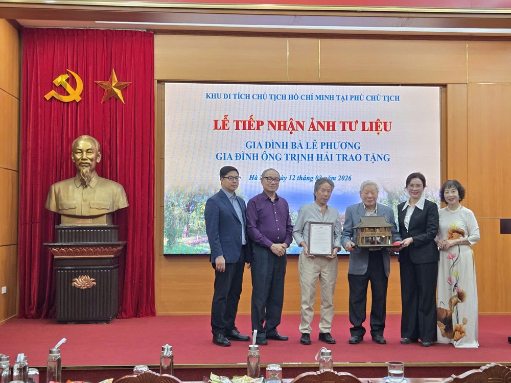 Khu Di tích Chủ tịch Hồ Chí Minh tại Phủ Chủ tịch tiếp nhận nhiều ảnh tư liệu về Bác Hồ - ảnh 4