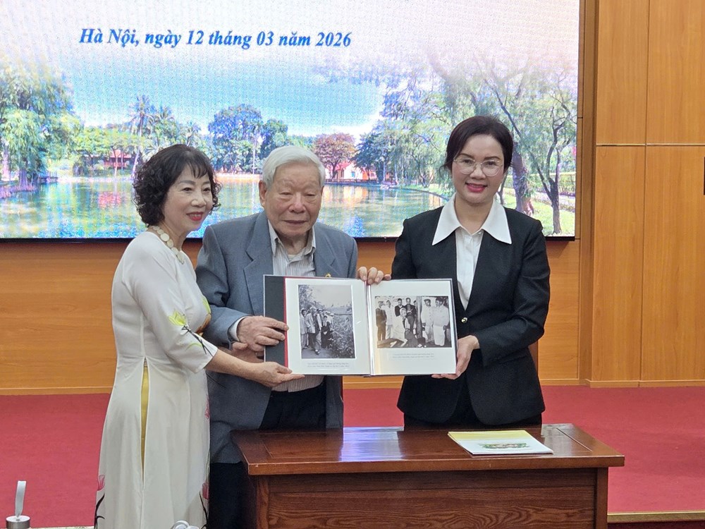 Khu Di tích Chủ tịch Hồ Chí Minh tại Phủ Chủ tịch tiếp nhận nhiều ảnh tư liệu về Bác Hồ - ảnh 3