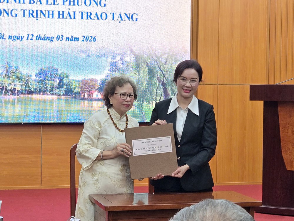 Khu Di tích Chủ tịch Hồ Chí Minh tại Phủ Chủ tịch tiếp nhận nhiều ảnh tư liệu về Bác Hồ - ảnh 2