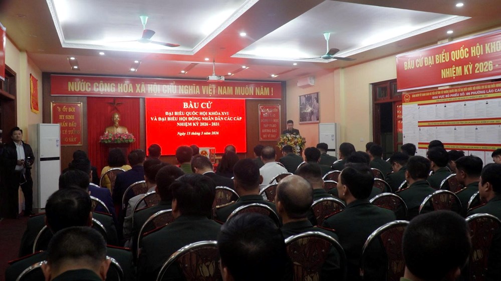 Chiến sĩ Đồn Biên phòng Cửa khẩu quốc tế Lào Cai bầu cử từ khi trời chưa sáng - ảnh 2