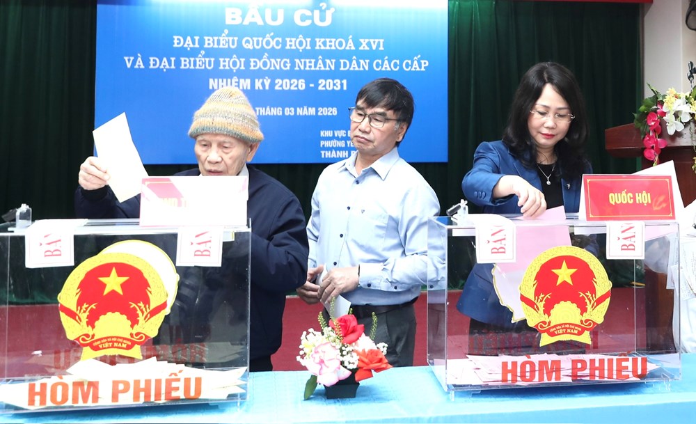 Cử tri trăm tuổi và thế hệ trẻ cùng gửi gắm niềm tin qua lá phiếu - ảnh 3