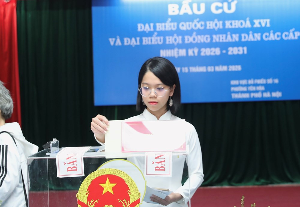 Cử tri trăm tuổi và thế hệ trẻ cùng gửi gắm niềm tin qua lá phiếu - ảnh 5