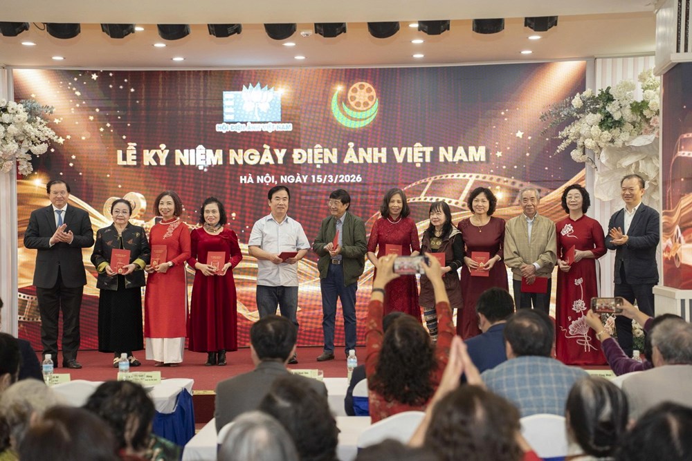 215 nghệ sĩ nhận kỷ niệm chương Vì sự nghiệp điện ảnh - ảnh 1