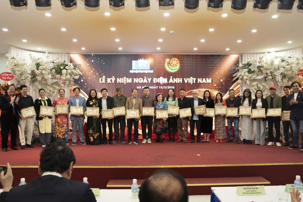 215 nghệ sĩ nhận kỷ niệm chương Vì sự nghiệp điện ảnh - ảnh 3