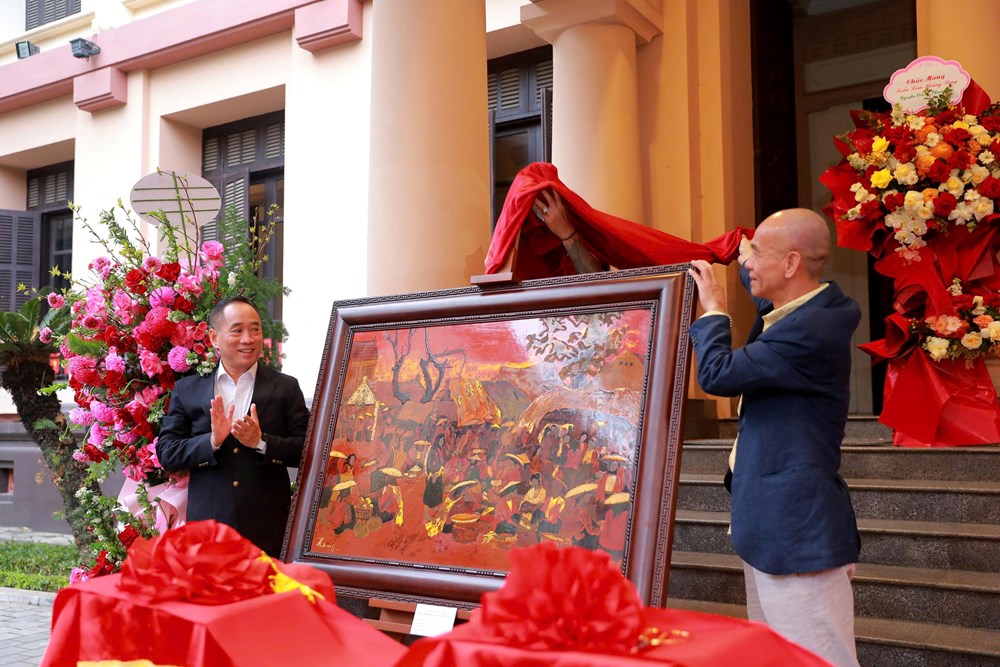 Ngắm những phiên chợ quê xưa trong tranh Hoàng Sùng - ảnh 3