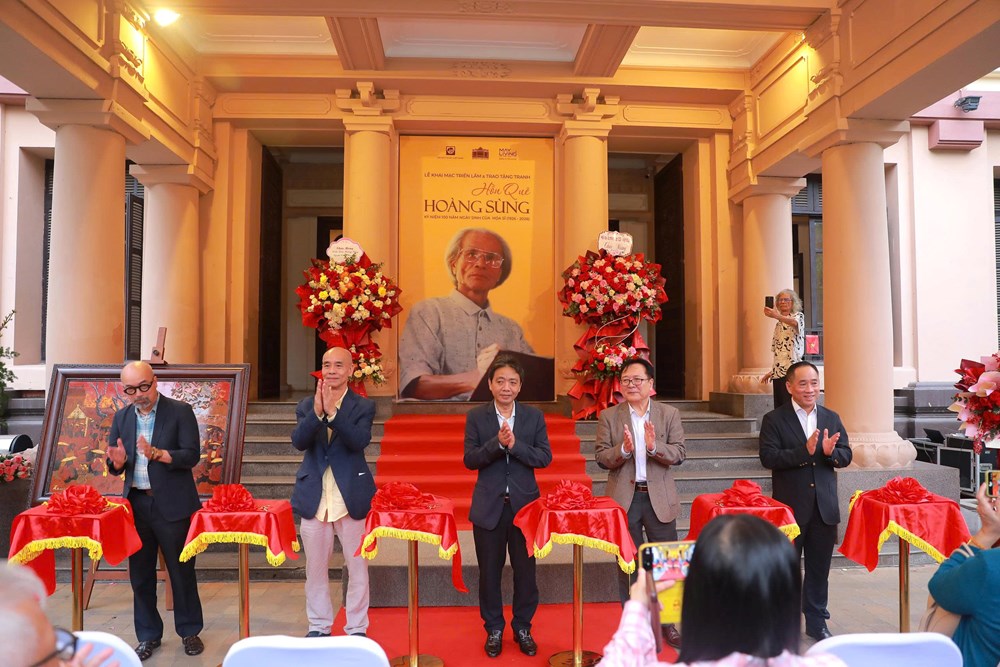 Ngắm những phiên chợ quê xưa trong tranh Hoàng Sùng - ảnh 1