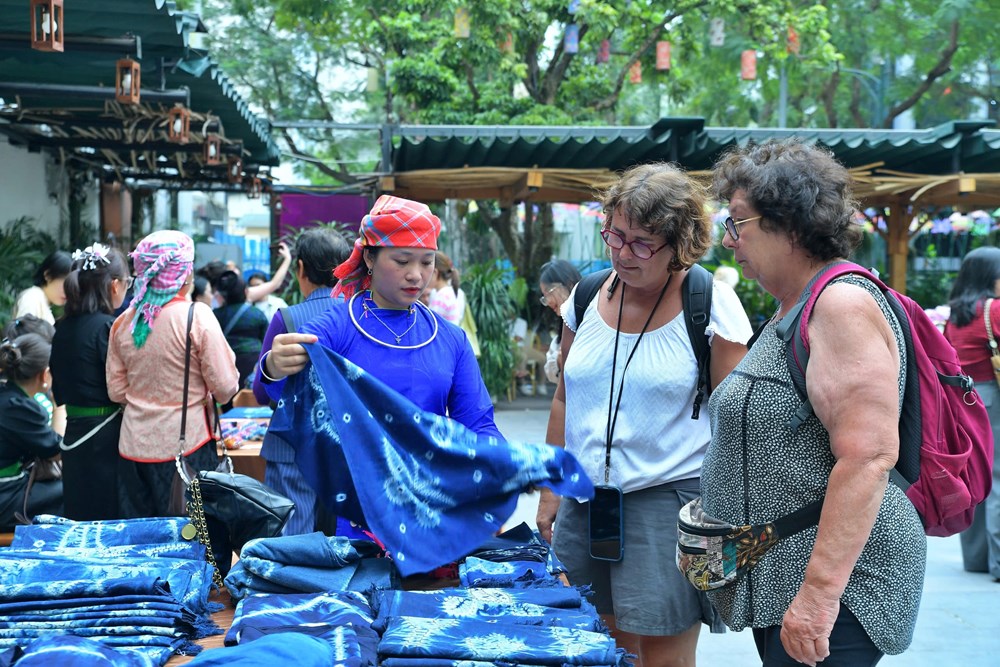 “Gieo xanh nơi đỉnh mây” - vai trò không thể thay thế của phụ nữ dân tộc thiểu số trong bảo tồn di sản - ảnh 3