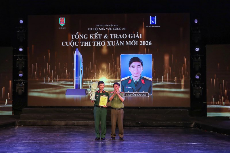 Chi hội Nhà văn Công an trao giải cuộc thi thơ “Xuân mới“ - ảnh 1