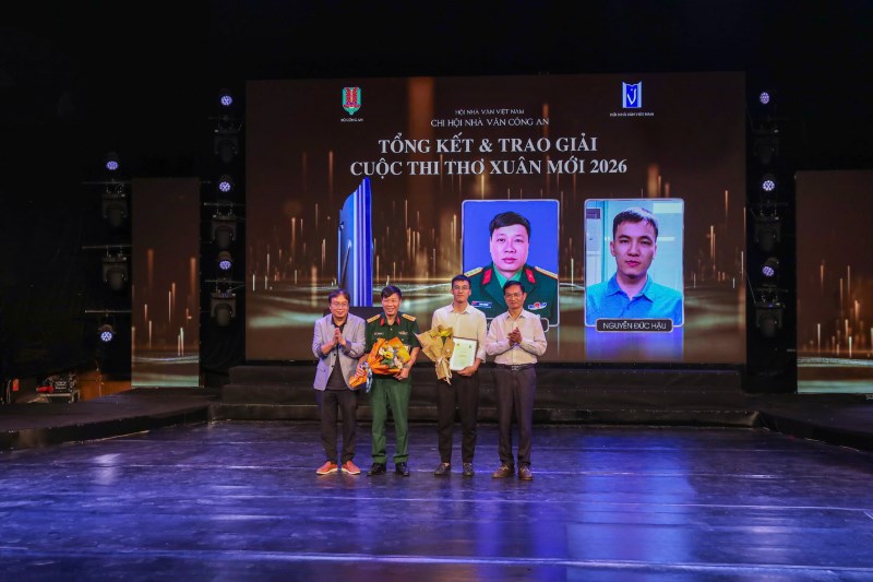 Chi hội Nhà văn Công an trao giải cuộc thi thơ “Xuân mới“ - ảnh 3