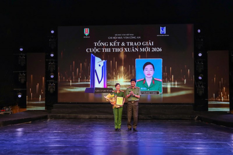 Chi hội Nhà văn Công an trao giải cuộc thi thơ “Xuân mới“ - ảnh 2