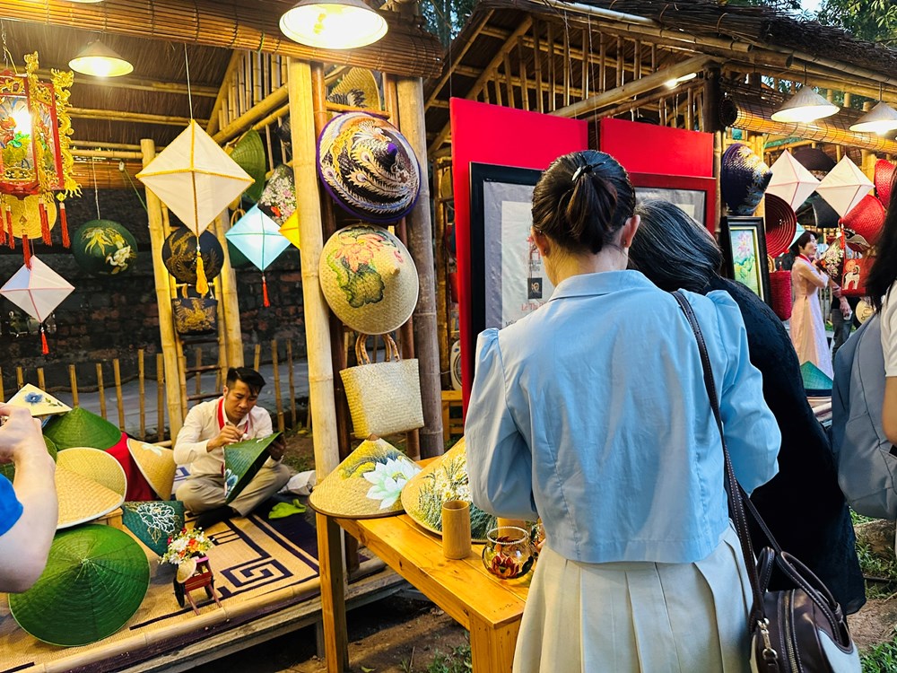 Vườn Ánh sáng- sự giao thoa của nghệ thuật và tri thức - ảnh 6