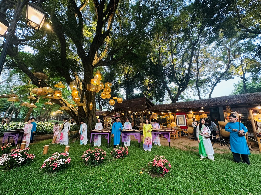 Vườn Ánh sáng- sự giao thoa của nghệ thuật và tri thức - ảnh 1