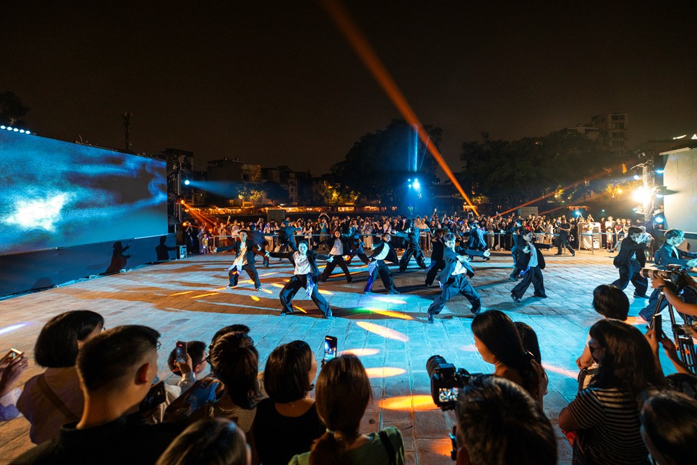 Kể câu chuyện biến đổi khí hậu qua vũ đạo “Nước“ - ảnh 1