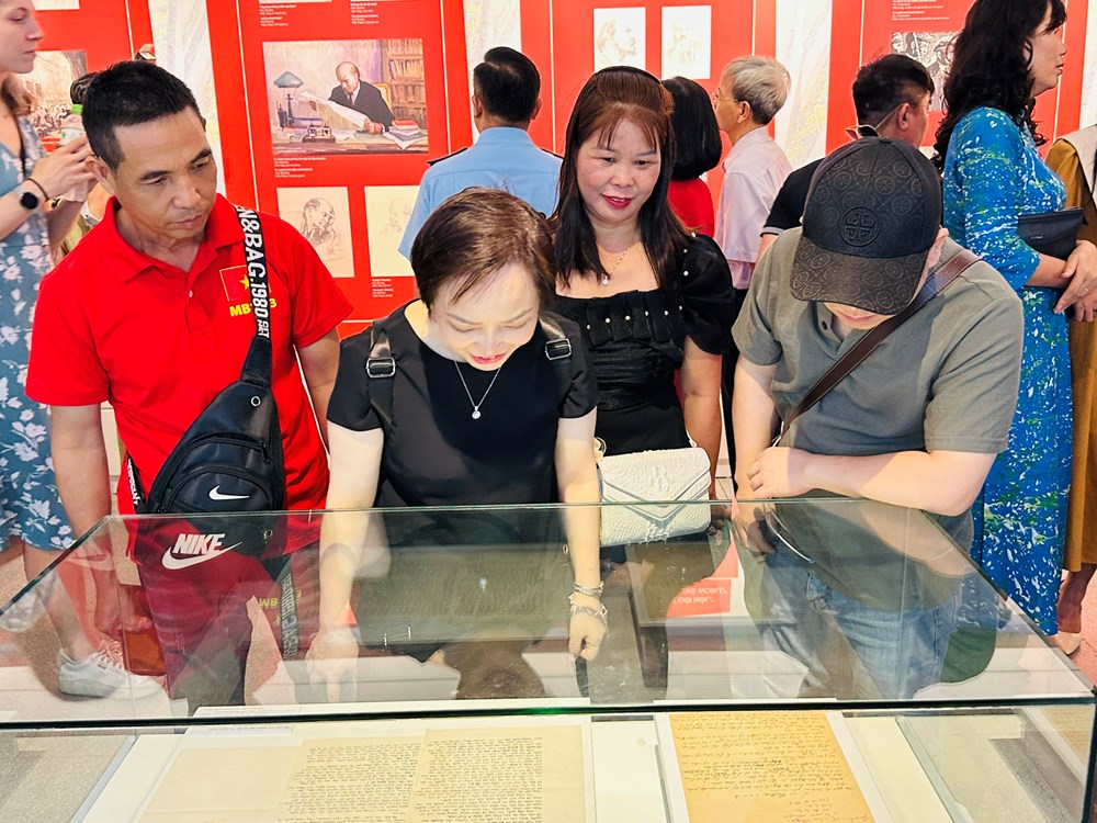 Chiêm ngưỡng 156 hình tượng Lênin tại Bảo tàng Hồ Chí Minh - ảnh 15