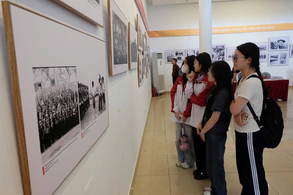 Khai mạc Triển lãm ảnh “51 năm - Bản hùng ca thống nhất” - ảnh 6