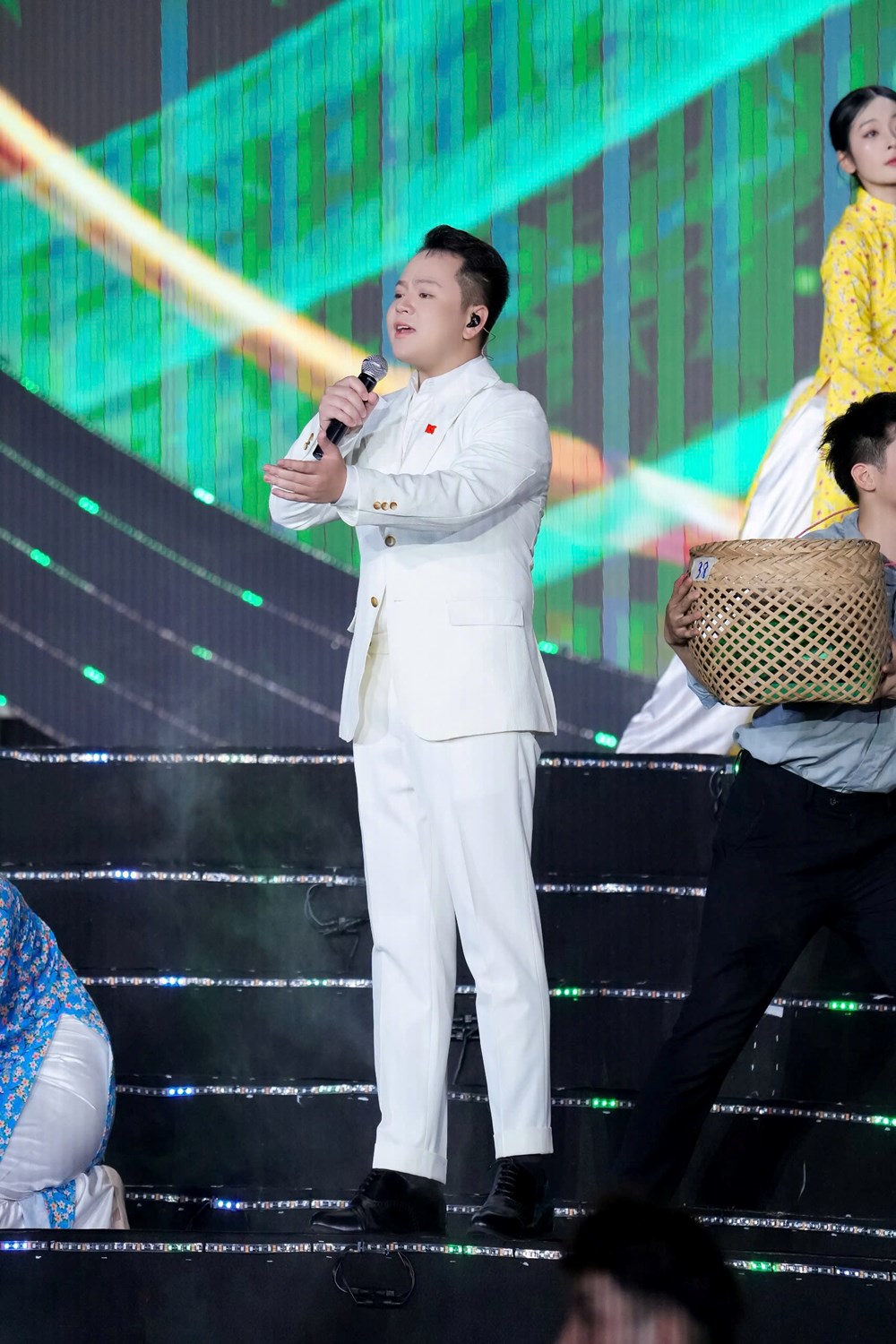 Lê Thanh Phong mang “nốt trầm xao xuyến” của dân ca Ví, Giặm vào bản hòa ca quốc gia - ảnh 3