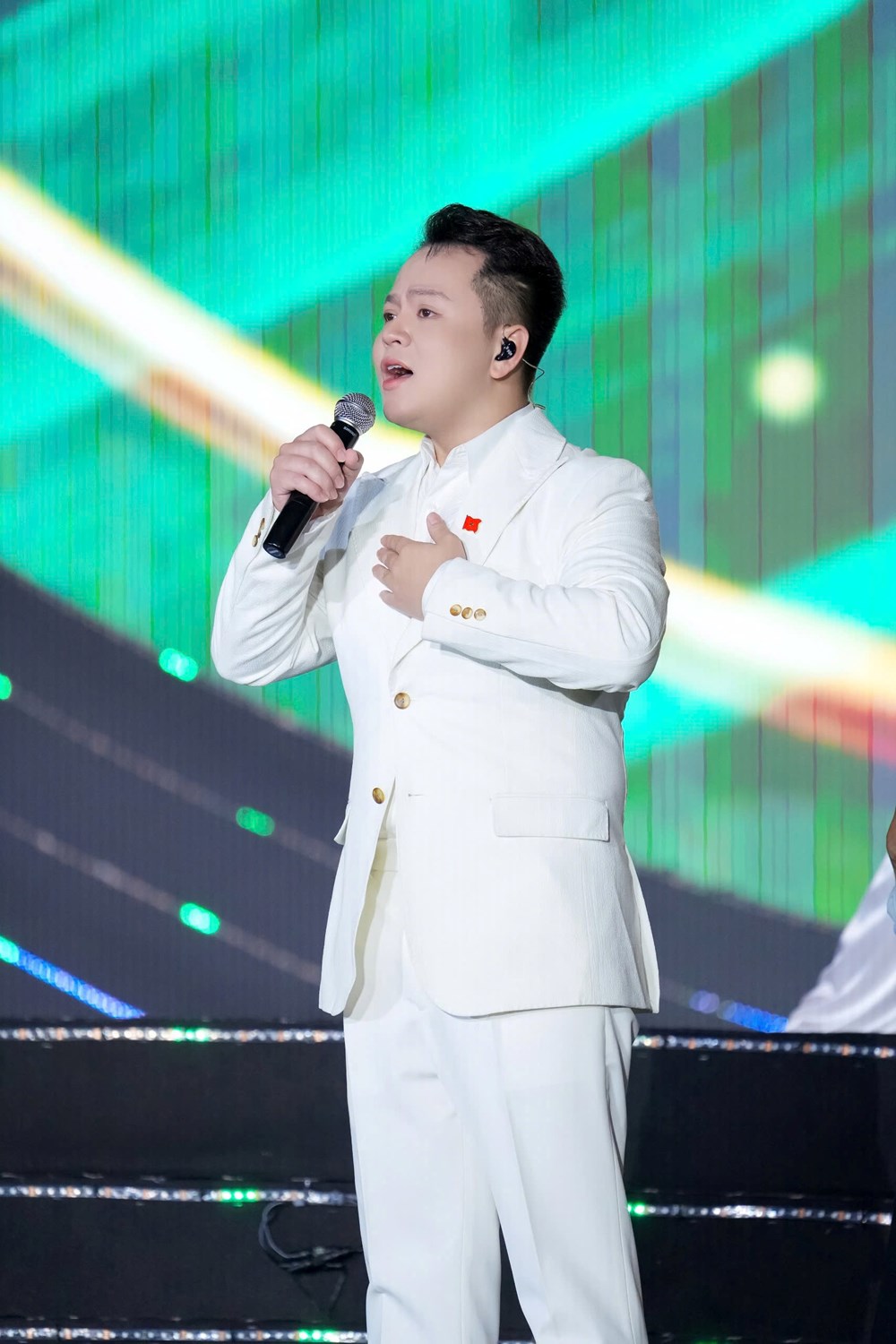 Lê Thanh Phong mang “nốt trầm xao xuyến” của dân ca Ví, Giặm vào bản hòa ca quốc gia - ảnh 2