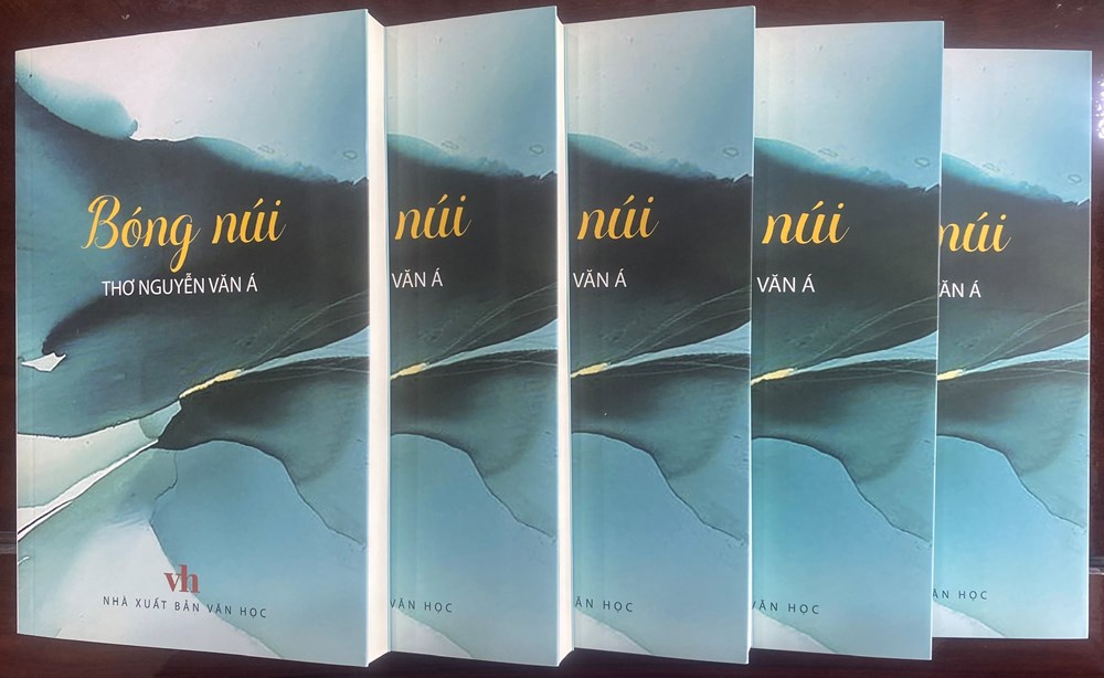 “Bóng núi” - bản ký ức thi ca về một thế hệ đi qua chiến tranh - ảnh 1