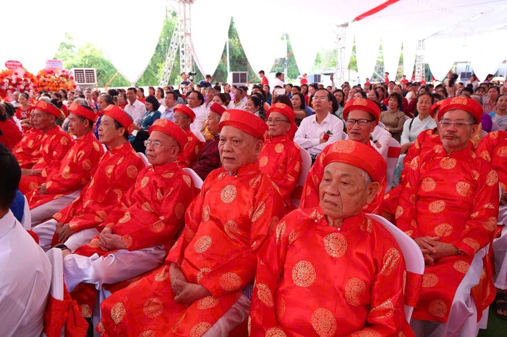 Nhà thờ họ Hoàng đón Bằng xếp hạng Di tích Lịch sử - Văn hoá cấp Thành phố - ảnh 3