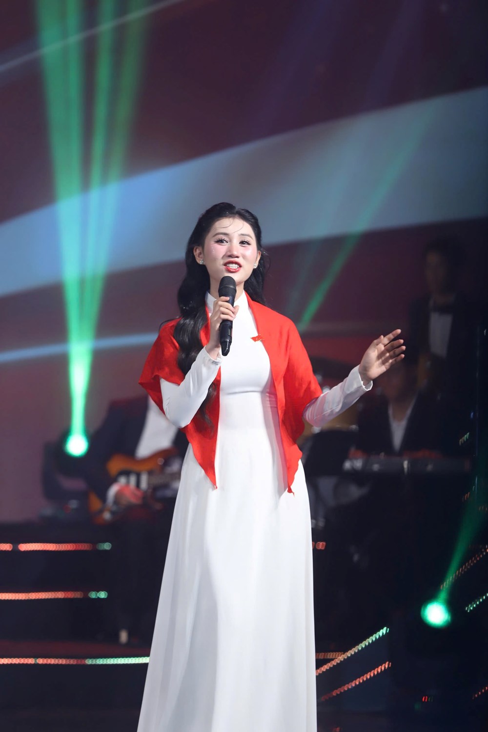 Toàn cảnh chương trình nghệ thuật “Sáng mãi tên Người“ - ảnh 24