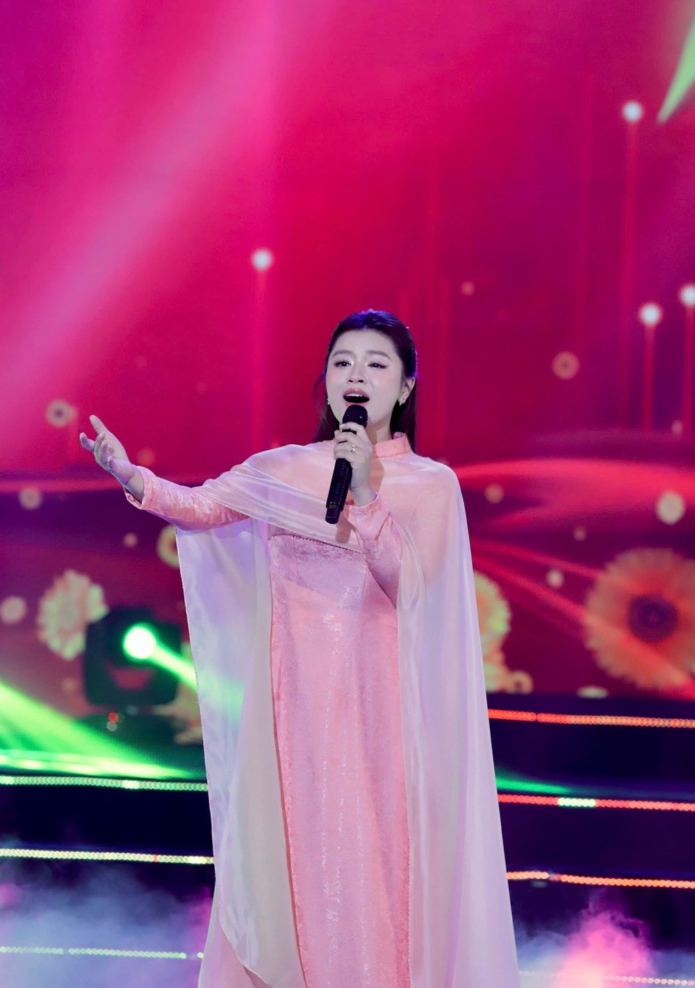 Toàn cảnh chương trình nghệ thuật “Sáng mãi tên Người“ - ảnh 12