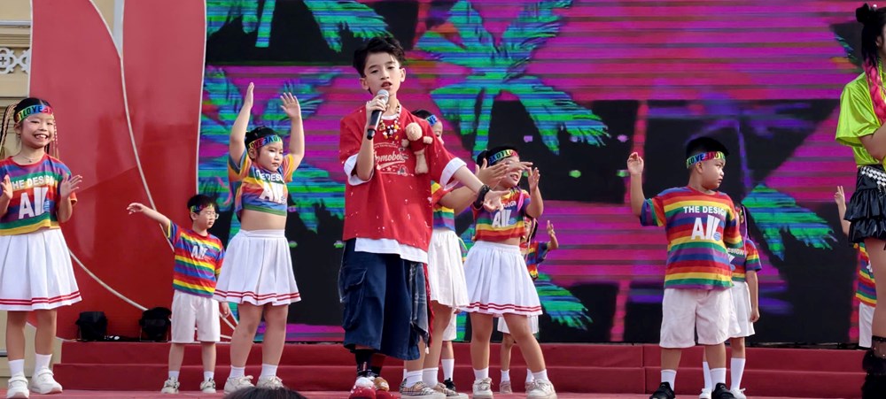 Học giỏi, hát hay và giàu yêu thương - câu chuyện đẹp của Liu Đức Minh - ảnh 5