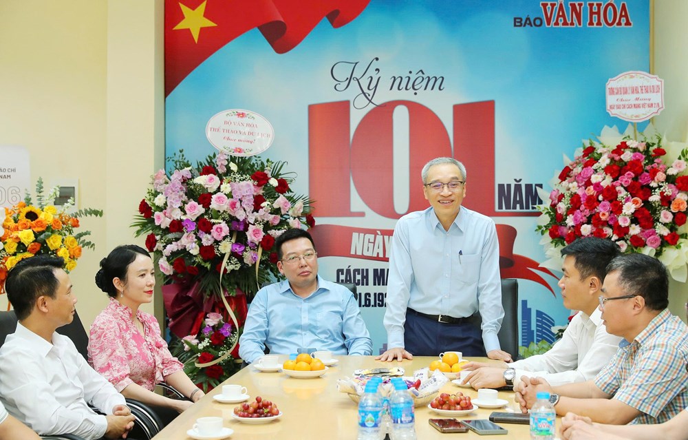 Thứ trưởng Phan Tâm thăm, chúc mừng Báo Văn Hoá nhân dịp 21.6 - ảnh 1