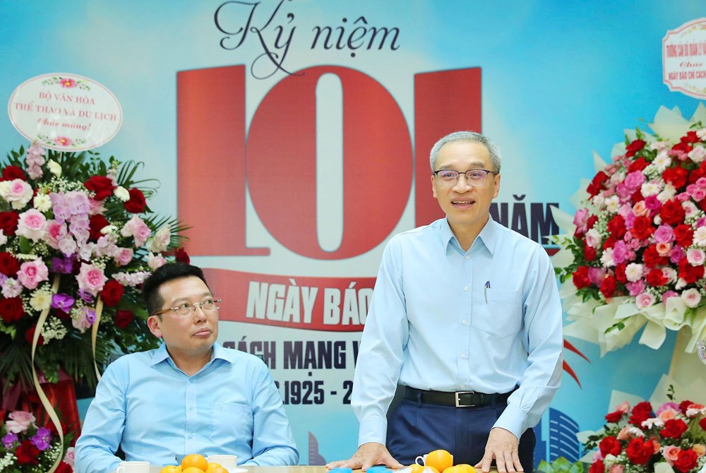 Thứ trưởng Phan Tâm thăm, chúc mừng Báo Văn Hoá nhân dịp 21.6 - ảnh 2