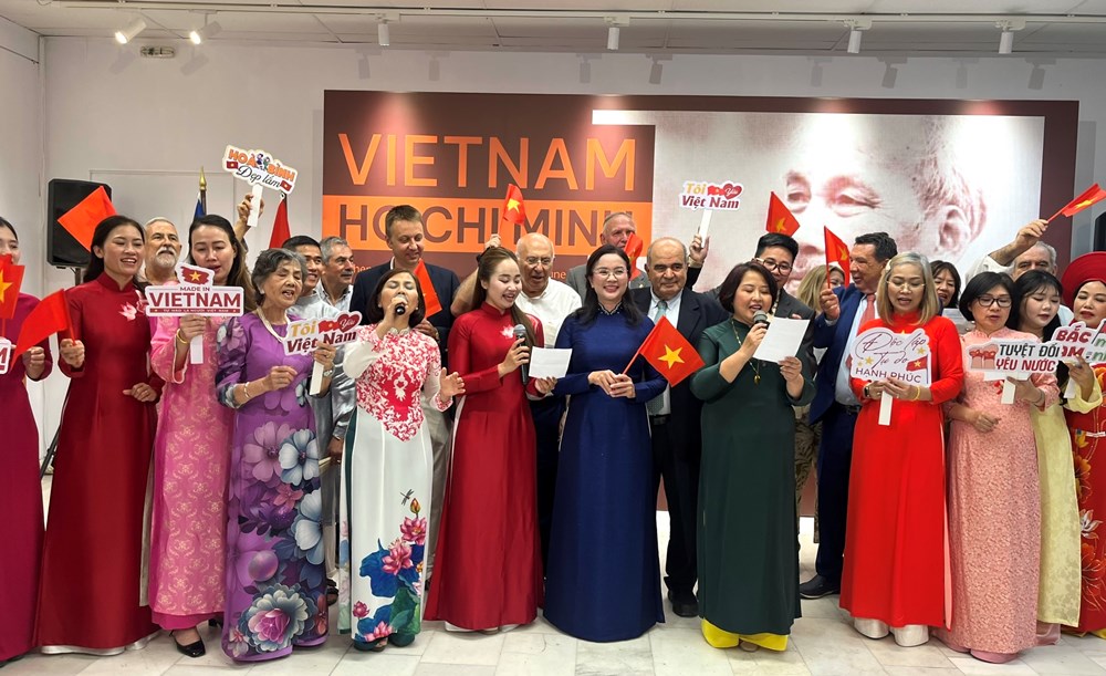Trưng bày về Chủ tịch Hồ Chí Minh và Ngày Văn hóa Việt Nam tại Hy Lạp - ảnh 5