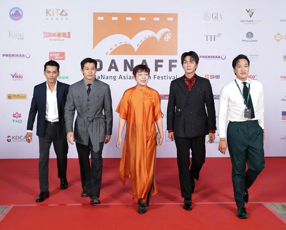 Dàn sao tỏa sáng trên thảm đỏ Lễ khai mạc DANAFF IV - ảnh 18