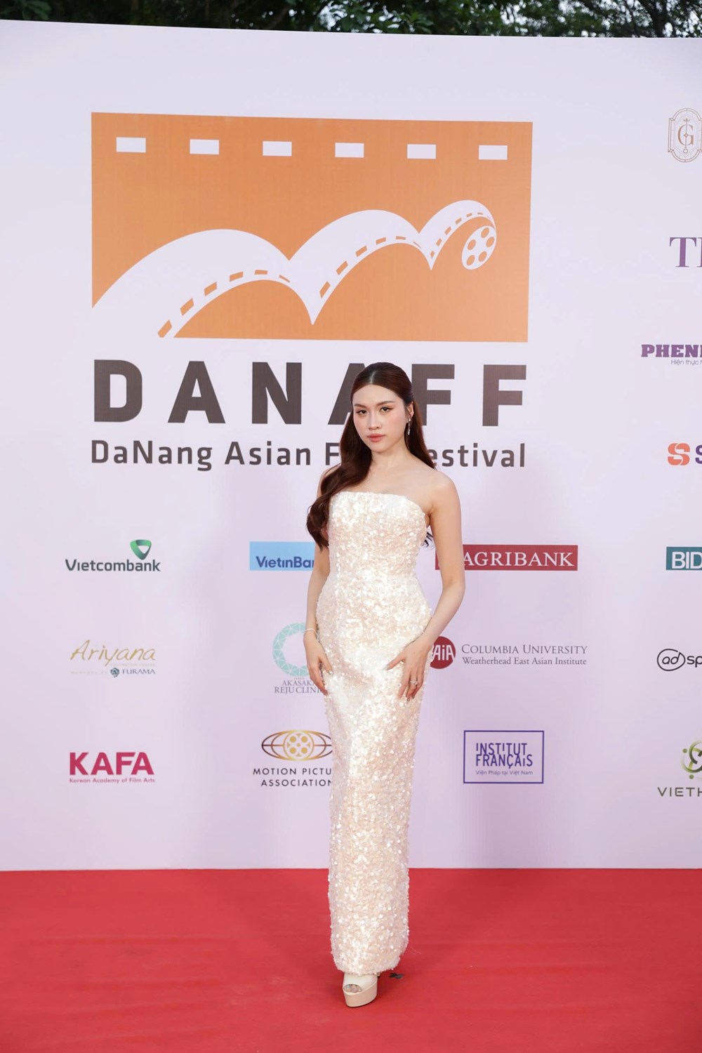 Dàn sao tỏa sáng trên thảm đỏ Lễ khai mạc DANAFF IV - ảnh 17