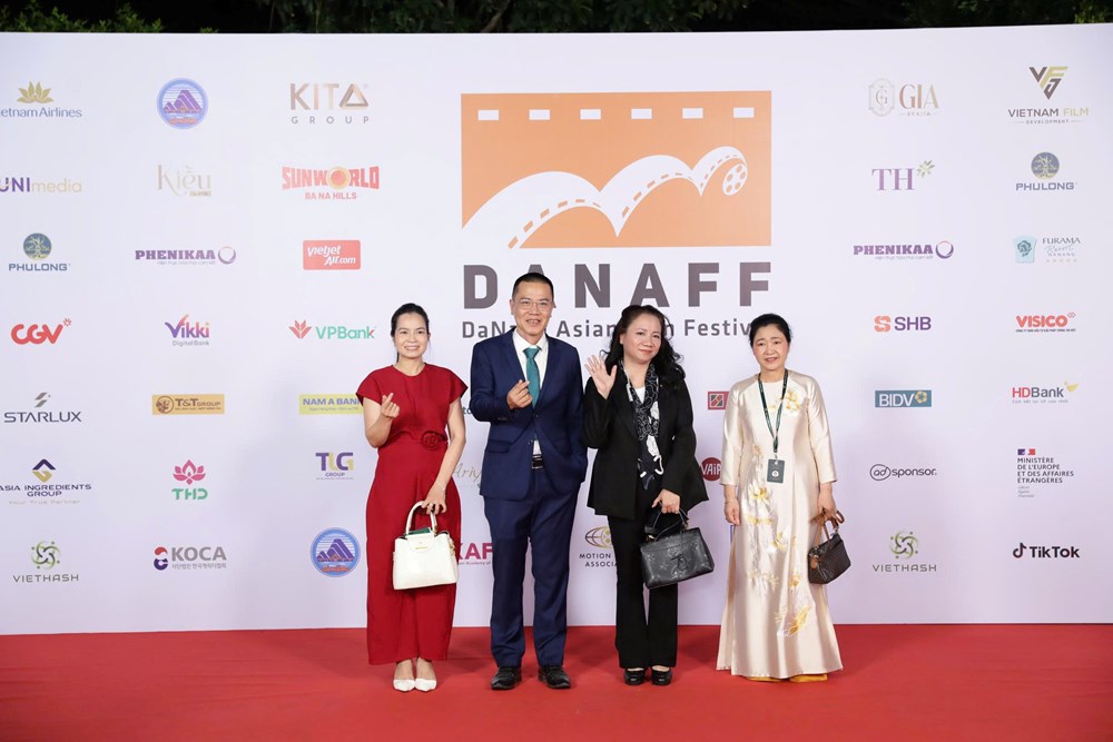 Dàn sao tỏa sáng trên thảm đỏ Lễ khai mạc DANAFF IV - ảnh 15