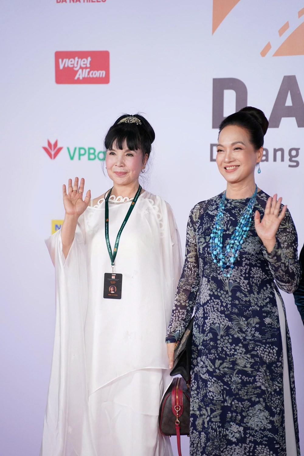 Dàn sao tỏa sáng trên thảm đỏ Lễ khai mạc DANAFF IV - ảnh 20