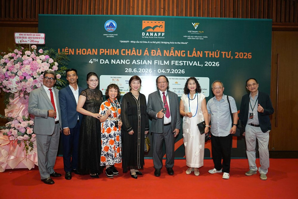 Dàn nghệ sĩ, nhà làm phim nổi tiếng trên thảm đỏ Lễ bế mạc DANAFF IV - ảnh 10