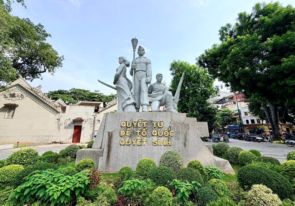 Di chuyển tượng đài “Quyết tử để Tổ quốc quyết sinh” về Trung đoàn 692 - ảnh 1