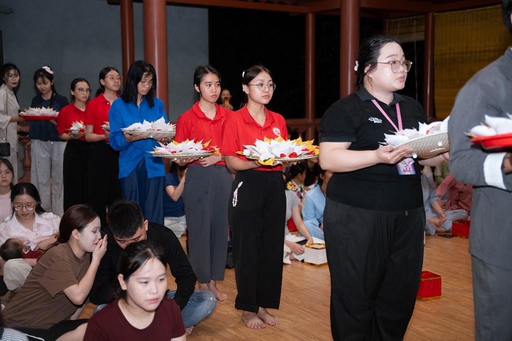 Gen Z tìm về truyền thống từ nén hương, mâm cơm gia đình - ảnh 5