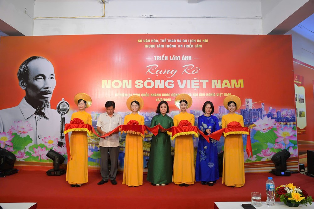 “Rạng rỡ non sông Việt Nam” qua 130 bức ảnh tư liệu - ảnh 1