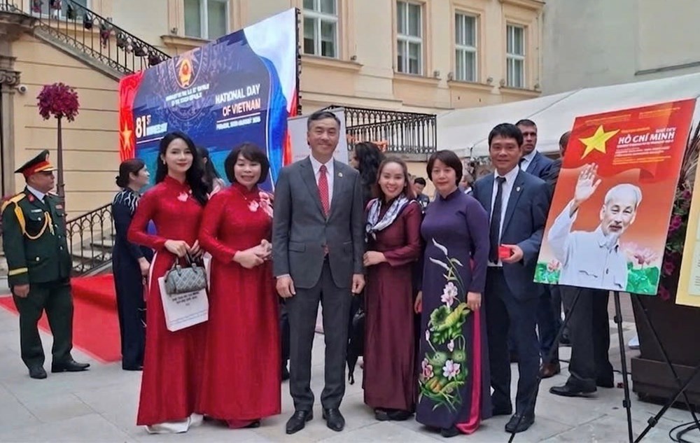 Lan tỏa di sản Hồ Chí Minh, vun đắp tình hữu nghị Việt Nam – Cộng hòa Séc - ảnh 2