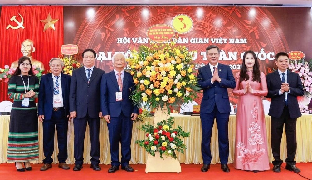 GS.TS Lê Hồng Lý tái đắc cử Chủ tịch Hội Văn nghệ dân gian Việt Nam - ảnh 1