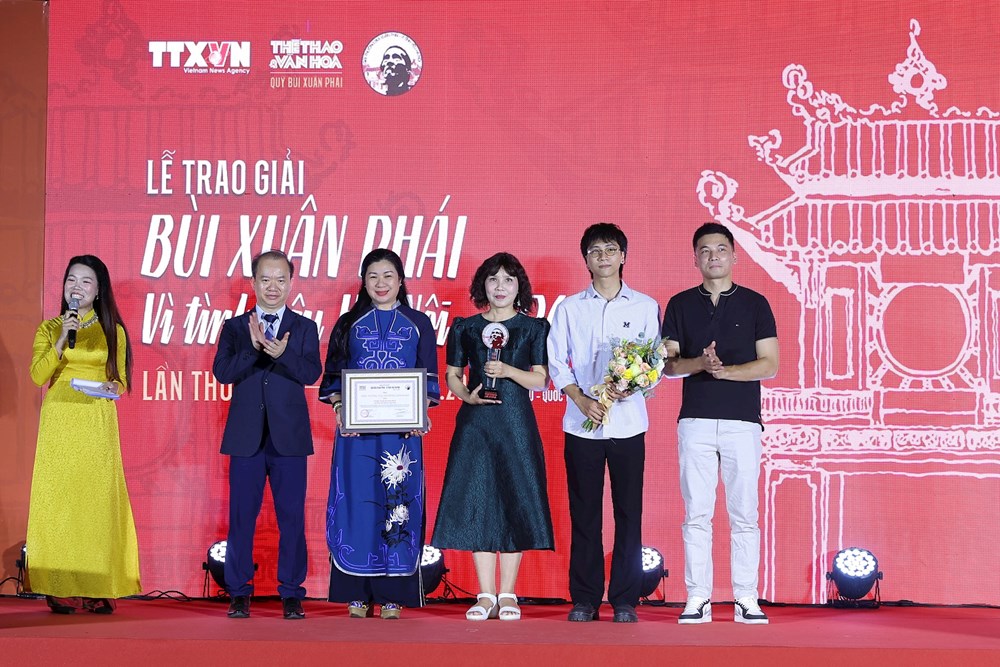 Nhà thơ Bằng Việt nhận Giải thưởng Lớn - ảnh 5