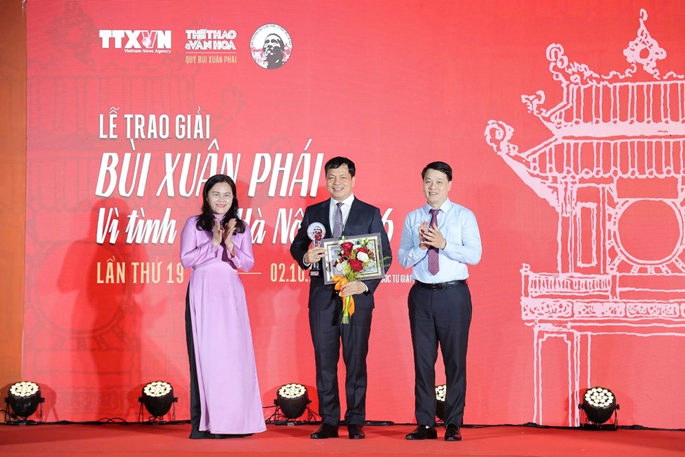 Nhà thơ Bằng Việt nhận Giải thưởng Lớn - ảnh 6