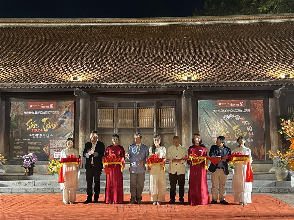 Sơn mài, trầm hương hòa quyện giữa không gian Văn Miếu - ảnh 1