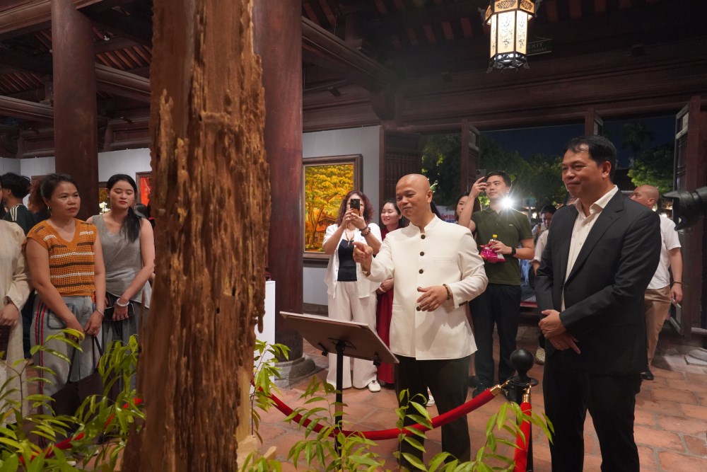 Sơn mài, trầm hương hòa quyện giữa không gian Văn Miếu - ảnh 3