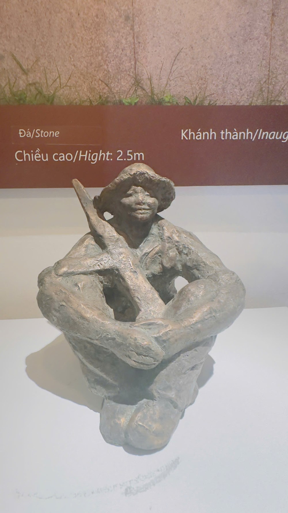 Khai mạc triển lãm điêu khắc “Chuyện nhỏ, chuyện to” của NSND Vương Duy Biên - ảnh 6