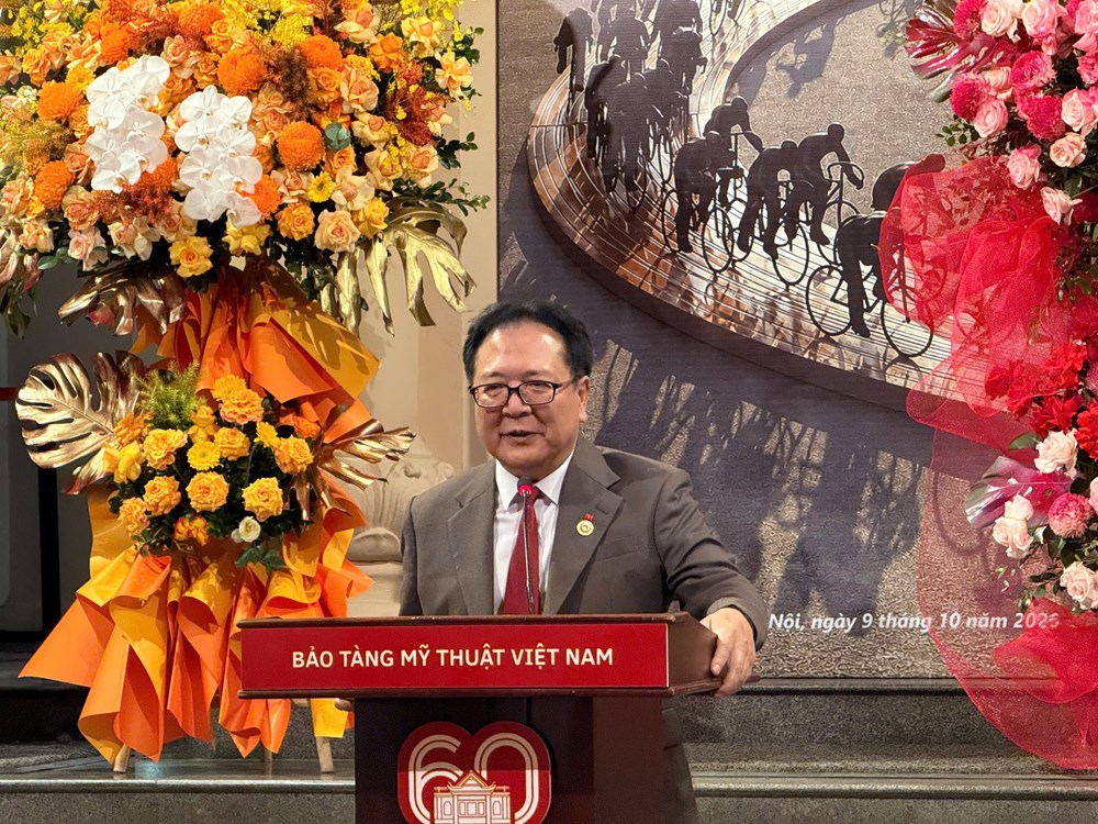 Khai mạc triển lãm điêu khắc “Chuyện nhỏ, chuyện to” của NSND Vương Duy Biên - ảnh 1