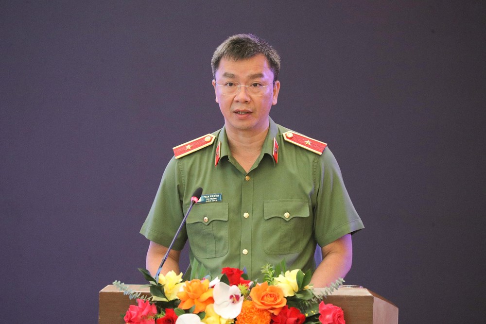 Xây dựng môi trường văn hóa lành mạnh – “phòng tuyến từ gốc” bảo vệ an ninh con người - ảnh 2