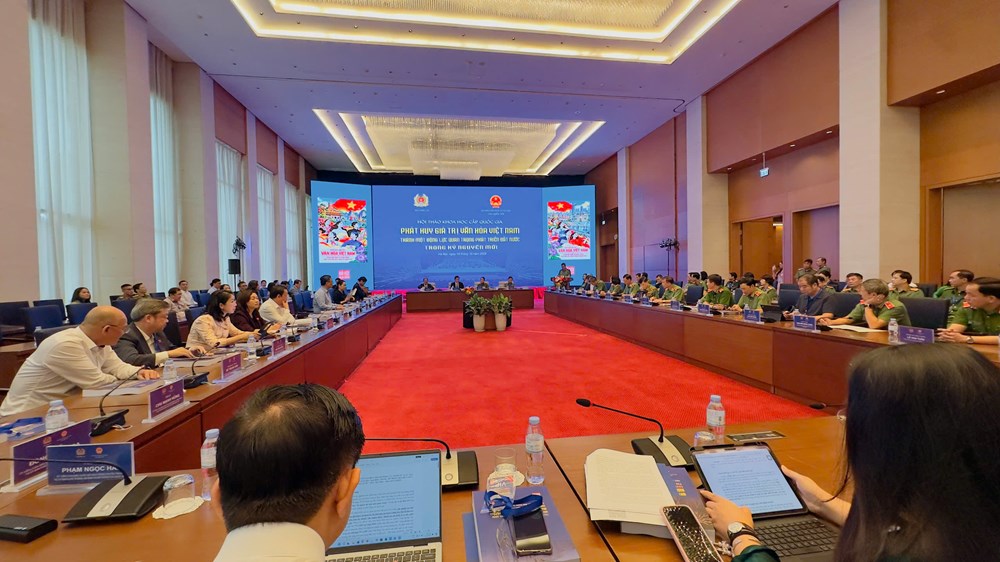 Khai mạc Hội thảo “Phát huy giá trị văn hóa Việt Nam thành một động lực quan trọng phát triển đất nước trong kỷ nguyên mới” - ảnh 2