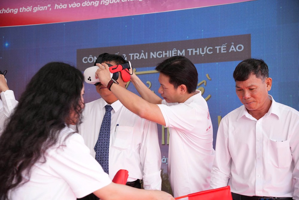 “Trở về thời khắc thiêng liêng” đến với “xứ Trầm biển Yến” - ảnh 5